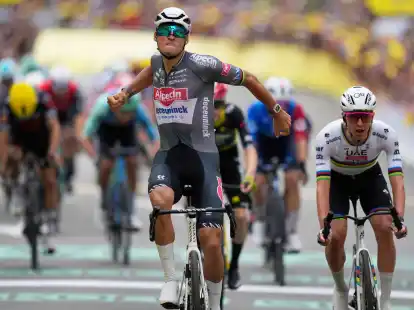 Mathieu van der Poel stürmt zum Sieg.
