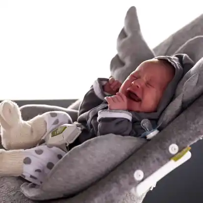 Schreit ein Baby oft und lange, ist das emotional oft sehr belastend. (Archivbild)