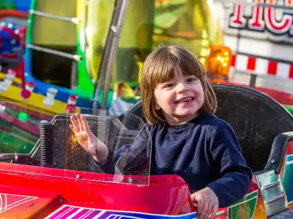Spaß auf der Kirmes: Die ersten Juli-Wochen halten ein paar Jahrmärkte bereit – unter anderem ab dem 11. Juli oder bei der Dinklager Sommerkirmes ab dem 5. Juli.