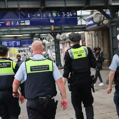 An den Bahnhöfen wollen Bundespolizei und DB Sicherheit gemeinsam die Präsenz erhöhen, um Straftaten vorzubeugen und das Sicherheitsgefühl der Reisenden zu stärken. (Archivfoto)