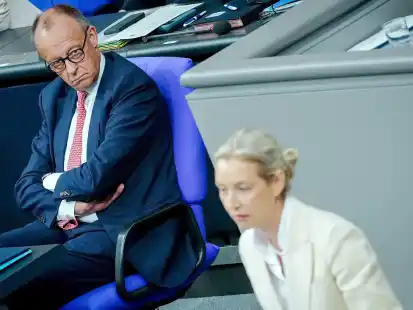 Alice Weidel, Fraktionsvorsitzende der AfD, spricht in der Generaldebatte zum Haushalt vor Bundeskanzler Friedrich Merz (CDU)