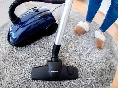 Trotz aller Versprechen der Gleichberechtigung bleibt Hausarbeit laut einer Studie weiterhin mehrheitlich an den Frauen hängen. (Symbolbild)