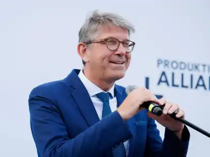 Kulturstaatsminister Wolfram Weimer nannte in der Haushaltsdebatte seine Schwerpunkte - dazu gehört auch die Filmföderung in Deutschland. (Archivbild)