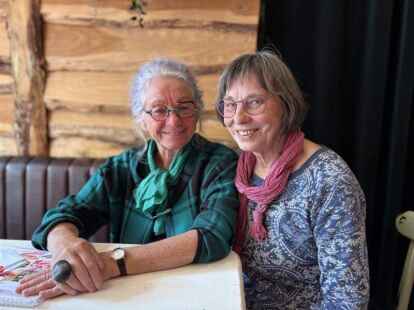 Inspirierend, liebevoll im Umgang miteinander und naturverbunden soll sie sein: Doris Schönberger (links) und Rita Schmidt wollen mit anderen Senioren eine WG in Oldenburg gründen.