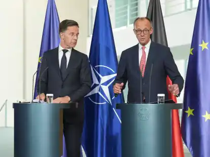 Nato-Generalsekretär Mark Rutte und Bundeskanzler Friedrich Merz (CDU) geben eine gemeinsame Pressekonferenz zu 70 Jahre deutsche Nato-Mitgliedschaft.