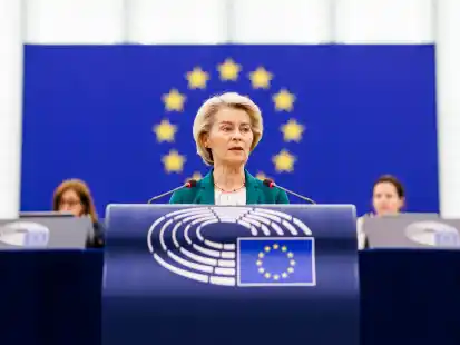 Im Europaparlament in Straßburg mussten sich Ursula von der Leyen (CDU) und ihre EU-Kommission am Donnerstag einem Misstrauensvotum stellen.