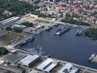 SICHTUNGEN IM MAI UND JUNI: Drohnen über dem Marinearsenal – Polizei ermittelt Verdächtige