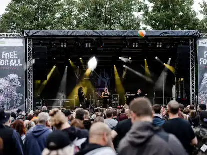Das „Free for All“-Festival lockt in diesem Jahr mit zwei Bühnen. Inzwischen konnten alle Tickets verkauft werden. Schade für Kurzentschlossene, die zur Abendkasse kommen wollten: Diese wird es nicht geben.