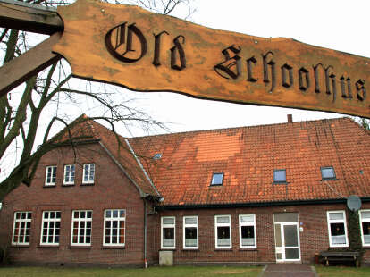 DORFGEMEINSCHAFTSHAUS IN MOORWARFEN: Stadt Jever plant barrierefreien Zugang zum „Old Schoolhus“