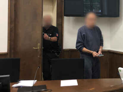 Mehr als acht Jahre muss ein 68-Jähriger ins Gefängnis, weil er seine Ehefrau erstochen hat, urteile das Landgericht Aurich.