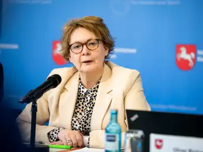 Daniela Behrens (SPD), Innenministerin Niedersachsen, spricht während einer Pressekonferenz zur Vorstellung der Polizeilichen Verkehrsunfallstatistik 2024 im Niedersächsischen Innenministerium.