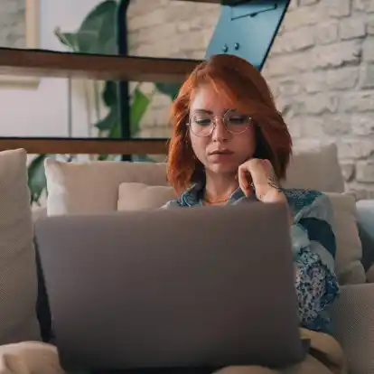 Passt der Job wirklich zu mir? Auch wenn sich ein Angebot hat sehr gut anhört, sollten Bewerber innehalten und ihre persönlichen Bedürfnisse analysieren.