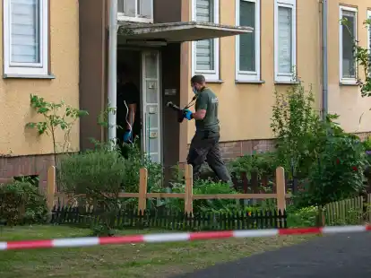 Die Polizei Dormagen fand am Freitagnachmittag in einer Wohnung eine 37-jährige Tote.