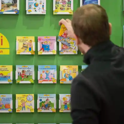 Wie geht der Hamburger Carlsen Verlag mit nachgemachten oder KI-generierten Conni-Memes um? (Archivbild)