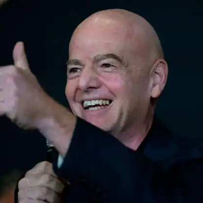 Daumen hoch: FIFA-Präsident Gianni Infantino ist begeistert von der Club-WM.