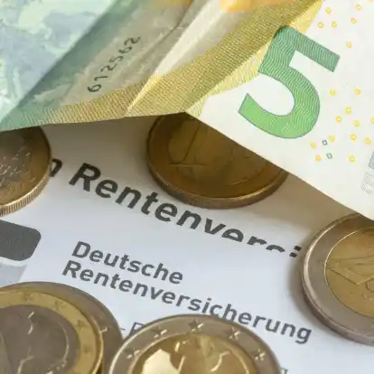 Die Höhe der Rente schwankt zwischen den Bundesländern. (Symbolbild)