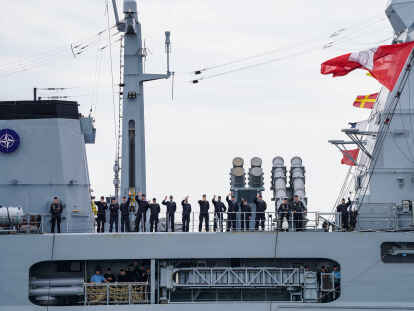 Die Fregatte „Hamburg“ hat am 12. Juli ihren Heimathafen Wilhelmshaven verlassen, um an der Standing Nato Maritime Group 1 in Nord- und Ostsee sowie im Atlantik teilzunehmen.