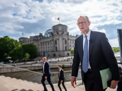 Friedrich Merz auf dem Weg zum Interview.