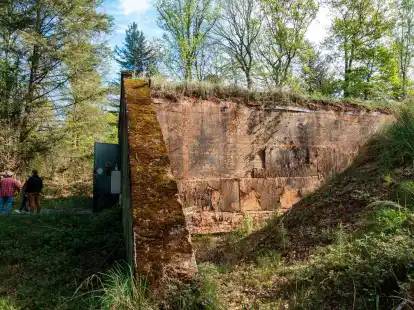Früher geheim, heute Lagerstätte für Whiskyfässer: Der einstige Nato-Bunker wird von einer Destillerie genutzt.