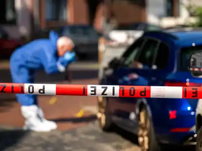 Tatort in Bremen: Einsatzkräfte sichern Spuren im Stadtteil Walle.