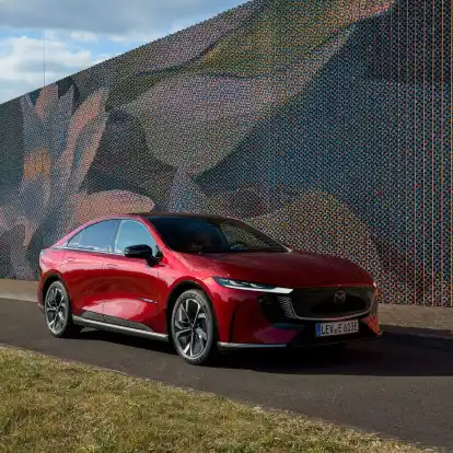 Akku-Limousine: Der Mazda 6e mit E-Antrieb soll dem VW ID.7 Konkurrenz machen.