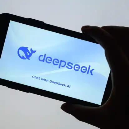 Der chinesische KI-Chatbot DeepSeek steht in zahlreichen Ländern in der Kritik. (Archivbild)