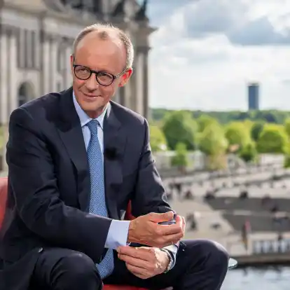 Kanzler Merz hat das Bürgergeld im Visier - doch der Koalitionspartner scheint nicht mitzuziehen. (Archivbild)