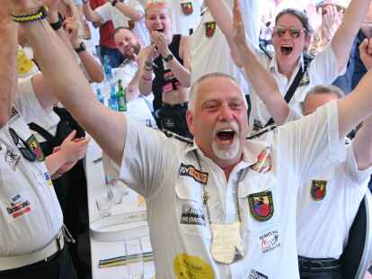 In Esens dreht sich aktuell alles um das Schützenfest 2025. Wir zeigen das Fest in Bildern.