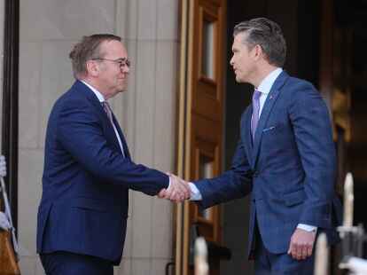 Verteidigungsminister Boris Pistorius (SPD), wird von seinem US-amerikanischen Amtskollegen Pete Hegseth empfangen.