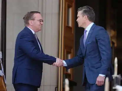 Verteidigungsminister Boris Pistorius (SPD), wird von seinem US-amerikanischen Amtskollegen Pete Hegseth empfangen.