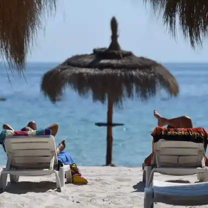 So schön, oder? Wer wenigstens zwischendurch die Hände vom Smartphone lässt, Ferienmomente nicht nur durch die Linse erlebt und via Bildschirm teilt, hat länger was vom Urlaub.