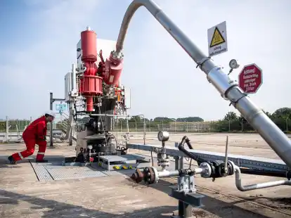 Das Erdgas- und Ölunternehmen ExxonMobil (im Bild ein Förderplatz in Goldenstedt/Kreis Vechta) hat mehrere Tarifverträge in Deutschland gekündigt. Die Gewerkschaft IGBCE kritisiert das Vorgehen.
