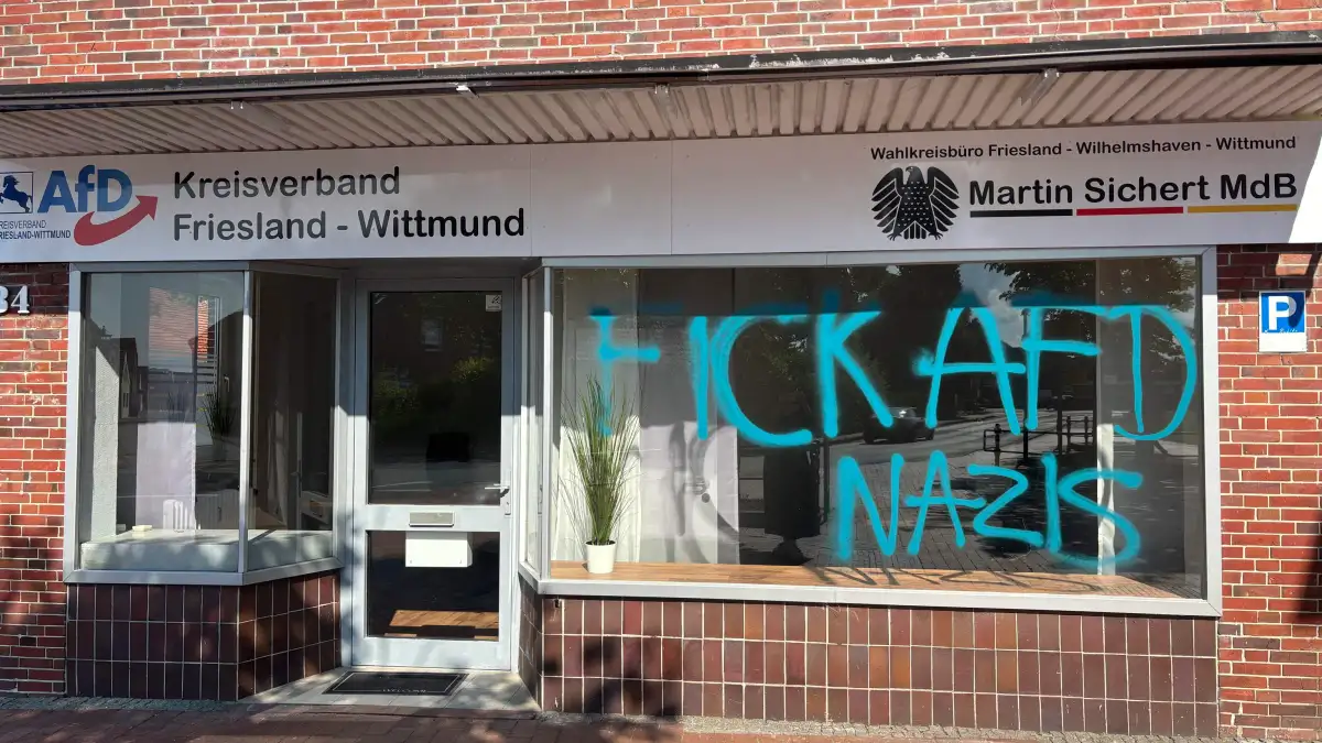 Nach Schmiererei an AfD-Büro in Wittmund ermittelt nun der Staatsschutz