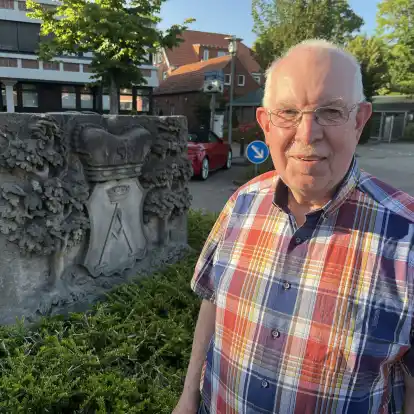 Würde gern zeitnah ein rundes Stadtjubiläum feiern: der pensionierte Geschichtslehrer Norbert Niederhagen brachte im Auricher Stadtrat die Diskussion über die Entstehungsgeschichte Aurichs ins Rollen.