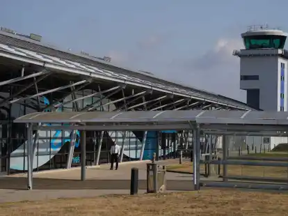 Der Flughafen London Southend bleibt nach dem Absturz eines Geschäftsflugzeugs vorübergehend geschlossen.