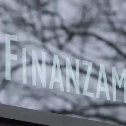 Zur Abgabe einer Steuererklärung verpflichtet? Dann kann das Finanzamt bei Fristversäumnis einen Verspätungszuschlag erheben.