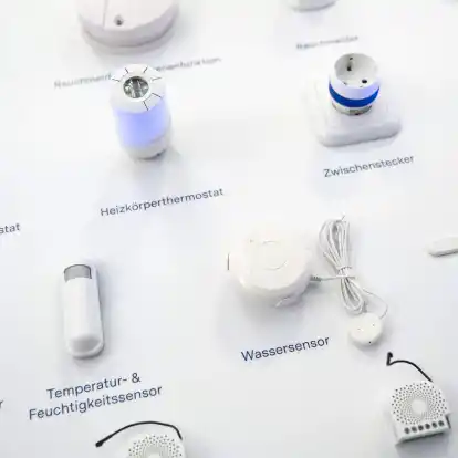 Alles im Griff: Mit einem Smart-Home-System lassen sich Heizung, Licht und Sicherheit bequem steuern.