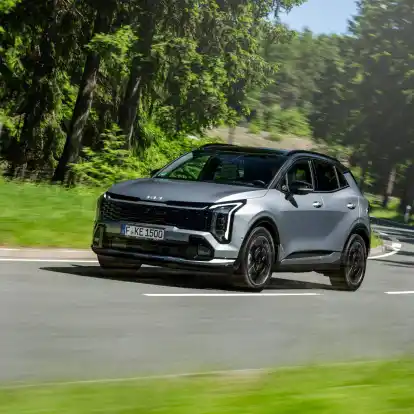 Der Kia Sportage kommt mit erneuerter Optik und mehr Leistung zu Preisen ab 35.190 Euro auf den Markt.