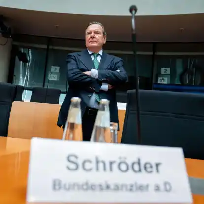 Das Ringen um eine Aussage Schröders vor dem Untersuchungsausschuss in Schwerin geht in eine neue Runde. (Archivbild)