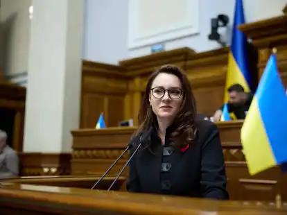 Julia Swyrydenko soll am Donnerstag zur neuen Regierungschefin der Ukraine bestimmt werden - zuvor stimmte das Parlament für den Rücktritt der alten Regierung. (Archivbild)