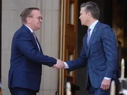 Bundesverteidigungsminister Boris Pistorius (SPD, links) war in dieser Woche in Washington zu Besuch, wo er sich mit US-Verteidigungsminister Pete Hegseth traf. Im Mittelpunkt des Treffens stand vor allem die Ausrüstung der ukrainischen Streitkräfte für den weiteren Abwehrkampf gegen Russland – vor allem die Stärkung der Luftabwehr, insbesondere durch Patriot-Flugabwehrsysteme.
