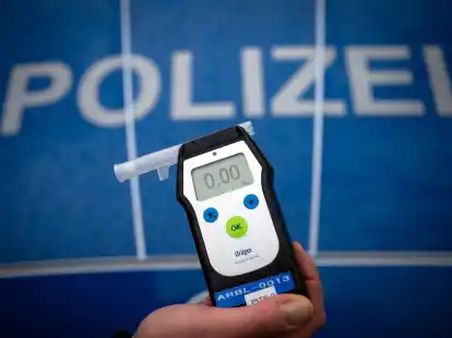 Die Versicherungsbranche fordert eine Ausweitung des Alkoholverbots am Steuer für junge Fahrer. (Archivbild)
