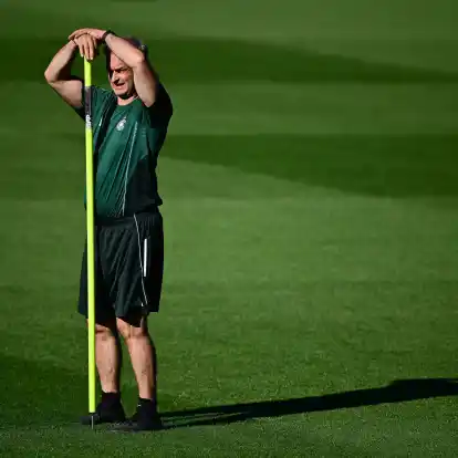 Bundestrainer Christian Wück beim Abschlusstraining in Basel