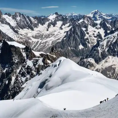 Immer wieder kommen im Mont-Blanc-Massiv Alpinisten ums Leben. (Archivbild)