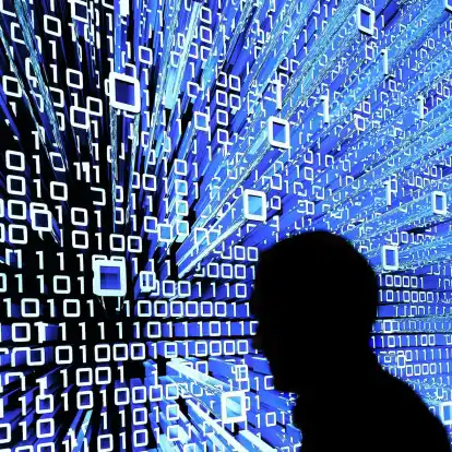 Unternehmen in Ostdeutschland nutzen Anwendungen und Technologien Künstlicher Intelligenz deutlich seltener als Firmen in Westdeutschland. (Symbolbild)