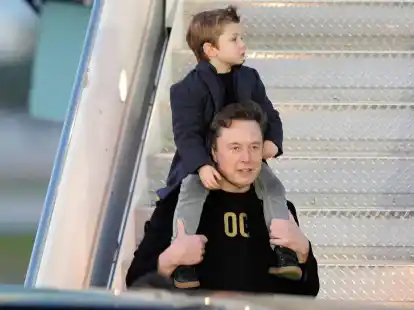 Tech-Milliardär Elon Musk mit seinem Sohn X Æ A-Xii, genannt «Little X». (Archivbild)