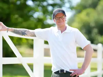 Der ehemalige „Bauer sucht Frau“-Kandidat Andre Mochner lebt heute mit seiner neuen Liebe auf dem Pferdehof in Grabstede.
