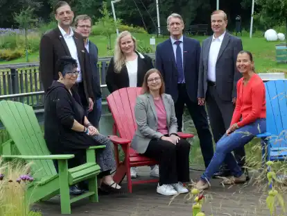 Haben sich die Entscheidung nicht leichtgemacht: Die PIA-Jury mit Dorothee Koch (von links), Kai Vensler, Rudolf Fuchs, Sylvia Bannier, Anne Borowski, Jörg Frerichs, Dr. Thorsten Müller und Stephanie von Unruh. Nicht im Bild: Katrin Werle, Merle Sandersfeld-Kelm und Dirk Heitkötter