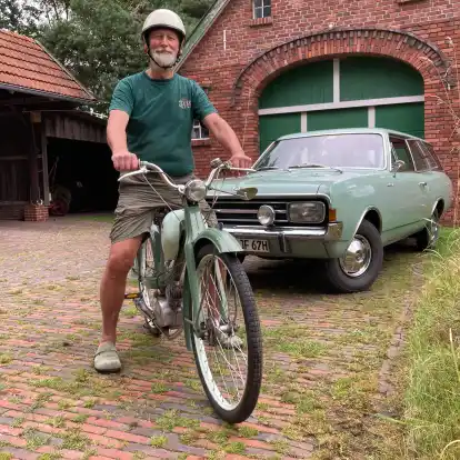 Eine NSU Quickly und einen Opel Rekord Caravan hat Jörg Fangmann aus Rosenberg restauriert. Den Opel zeigt er beim Oldtimertreffen am Vareler Hafen.
