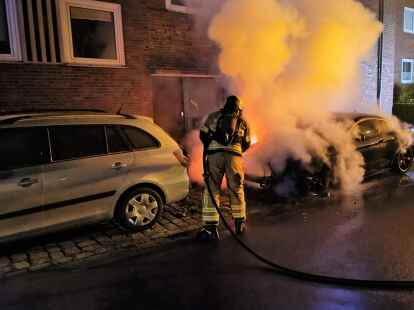 64 Ermittlungsverfahren wurden im Zusammenhang mit Brandlegungen seit Mai in Wilhelmshaven eingeleitet. Am 4. Juli brannten unter anderem Müllcontainer und Autos.